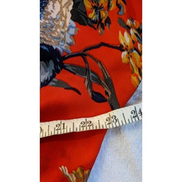 Umgee Red Floral Twist Front Top Size S - Picture 9 of 9